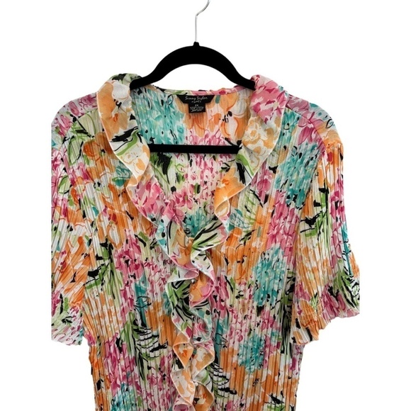 Sunny Taylor Plus Size Floral Pleated Short Sleeve Ruffle V-Neck Top Size 2X - Picture 4 of 5